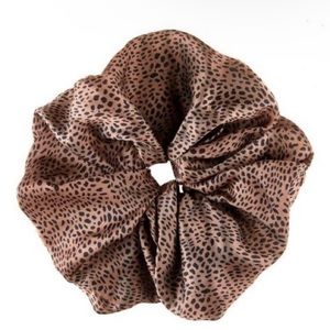 Oversized scrunchie!